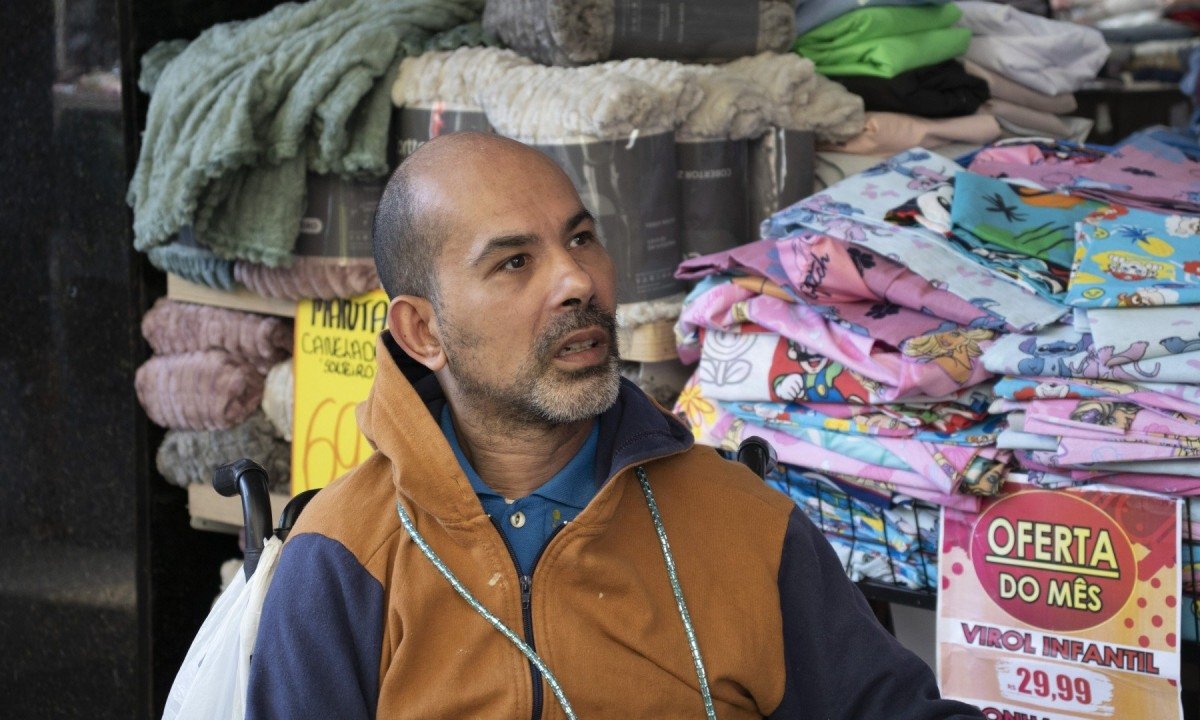 O autônomo Cristiano de Oliveira dá preferência às lojas do Centro pela praticidade de experimentar e comprar roupas