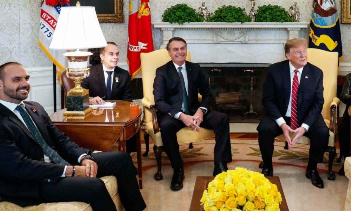 Ao mirar Pix, Trump expõe ‘America first’ a quem esqueceu ‘Brasil acima de tudo’ -  (crédito: Platobr Politica)