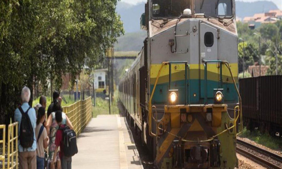 O trajeto da locomotiva atravessa 42 municípios, sendo 21 estações em Minas Gerais e 9 no Espírito Santo 