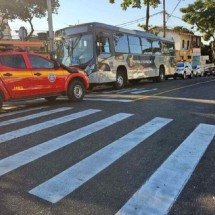 Mulher é atropelada por coletivo e fica presa embaixo do veículo - PMMG/Divulga&ccedil;&atilde;o