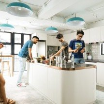 Cohousing e coliving: a chance de reinventar a velhice em comunidade -  Jonathan Maloney & Inga Beckmann for What The Fox