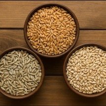 Entenda por que alimentos sem glúten são essenciais para certas pessoas e veja opções - Imagem gerada por i.a 