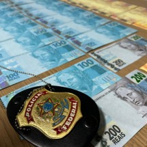 Mulher compra dinheiro falso pela internet e acaba presa pela PF em Minas - Divulgação/PF