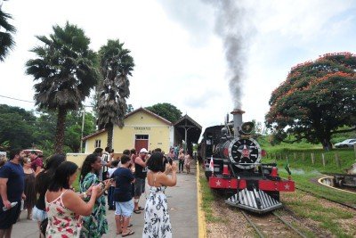  16/03/2023. Credito: Alexandre Guzanshe/EM/D.A Press. Brasil. Tiradentes - MG. Turismo São João del Rei. Na foto, trem Maria Fumaca que percorre as cidades de Sao Del Rei ate Tiradentes.
       -  (crédito:  Alexandre Guzanshe/EM/D.A Press. Brasil. Tiradentes - MG. Turismo São João del Rei. Na foto, trem Maria Fumaca que percorre as cidades de Sao Del Rei ate Tiradentes.)