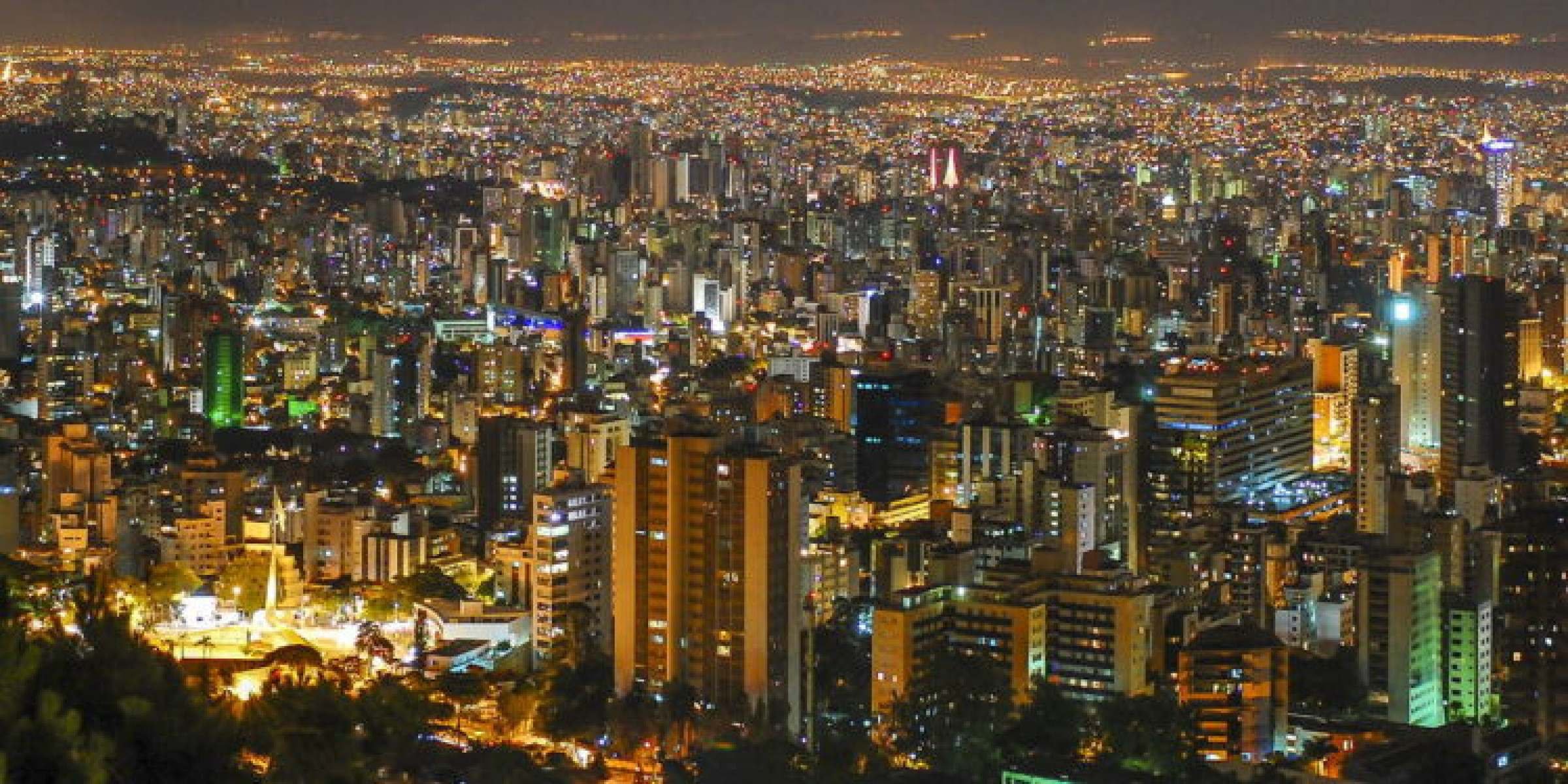  Night, panoramic view of Belo Horizonte , Minas Gerais , Brazil .
    -Reprodução