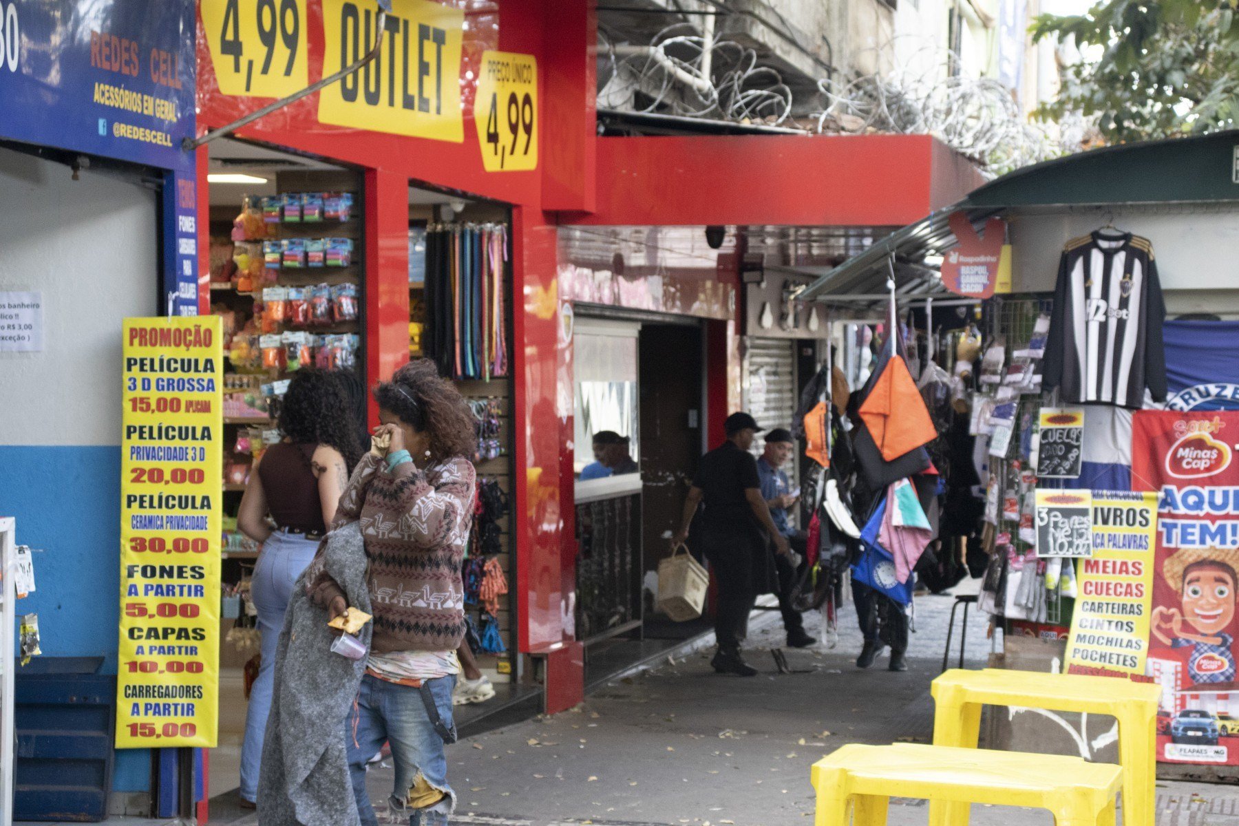 Consumidores percorrem as ruas do Hipercentro em busca de variedade e economia-Larissa Kümpel/EM/D.A Press