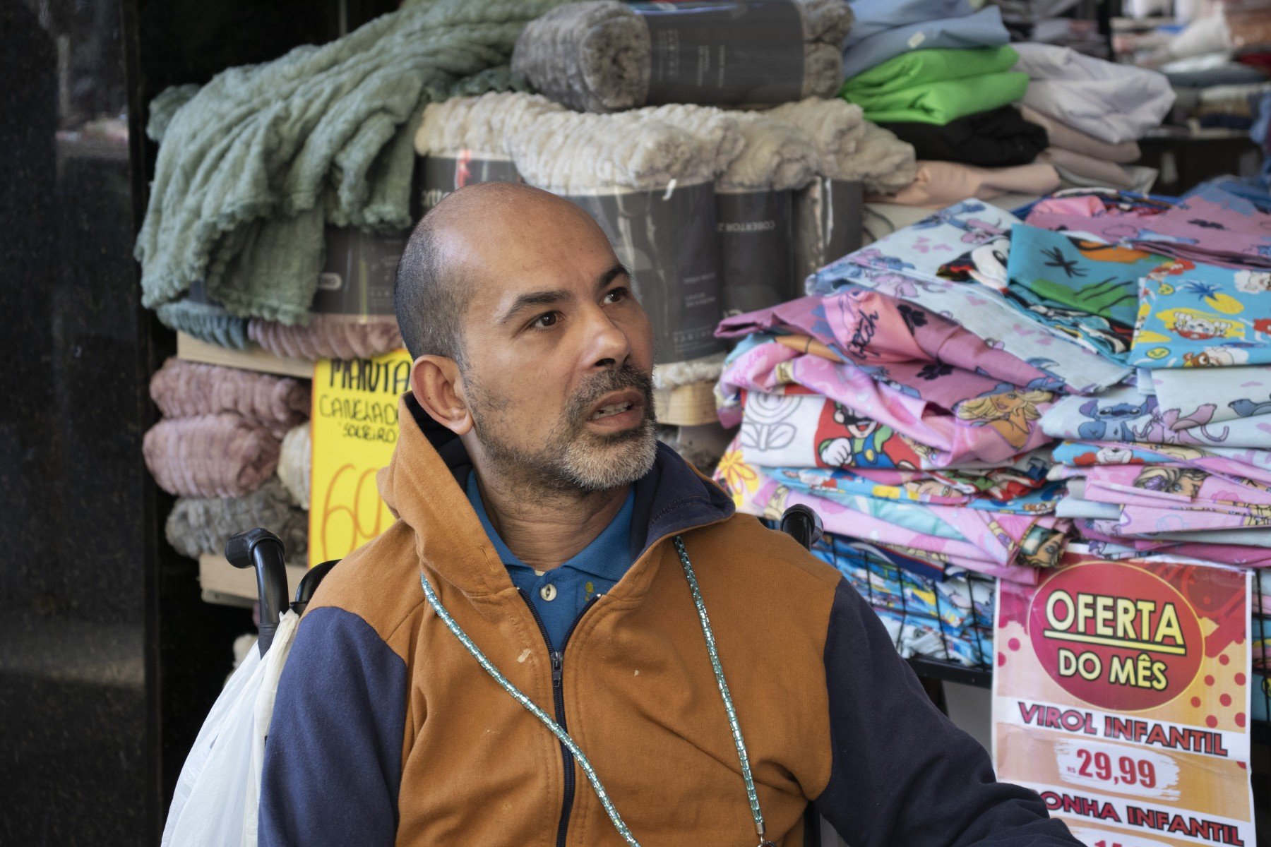 O autônomo Cristiano de Oliveira dá preferência às lojas do Centro pela praticidade de experimentar e comprar roupas