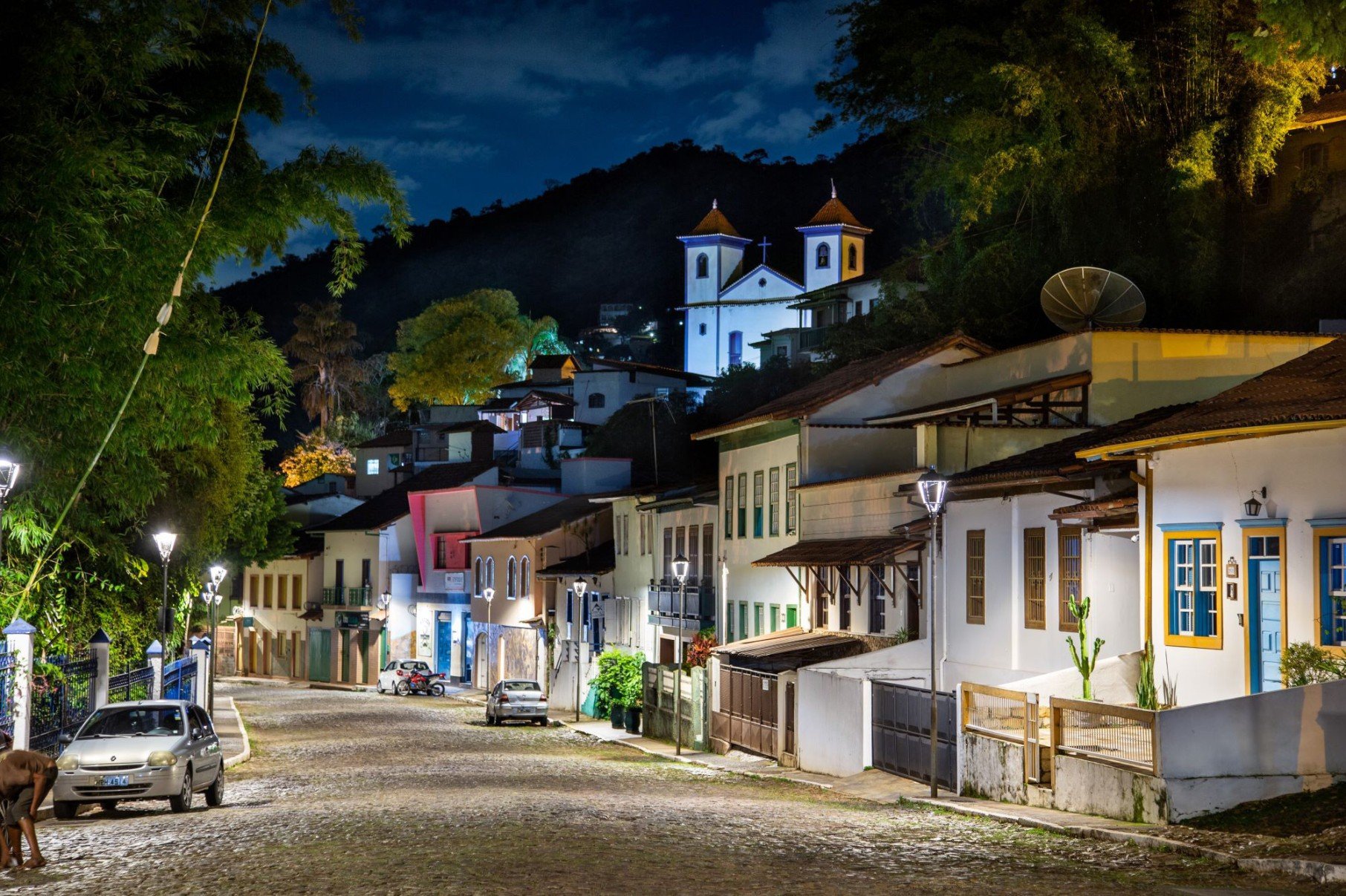  07/03/2025. Credito: Cemig/DivulgaÃ§Ã£o. Projeto Minas Led contemplou a cidade histÃ³ria de SabarÃ¡.
      - Cemig/Divulgação. Projeto Minas Led contemplou a cidade história de Sabará.