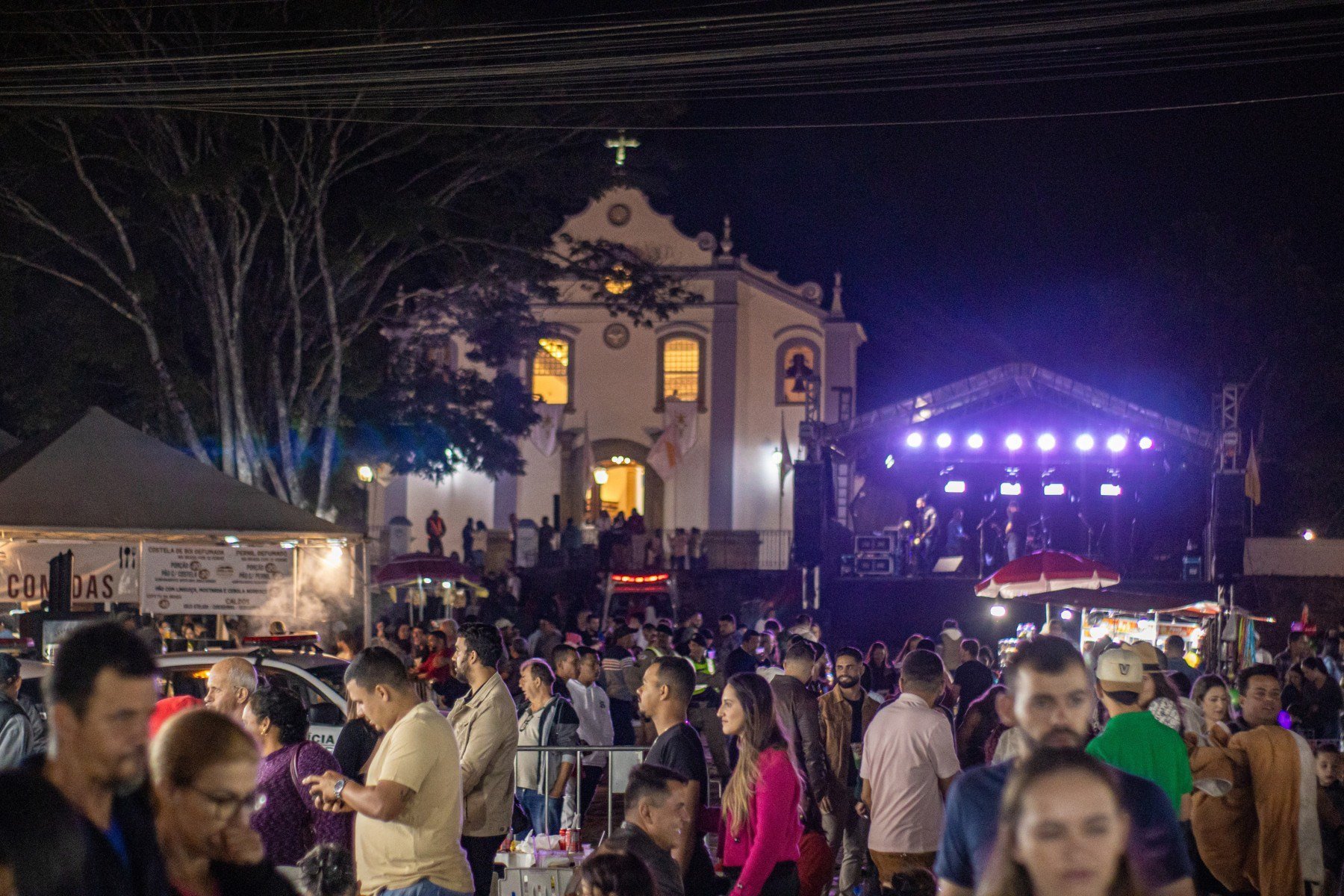 12/06/2025. Credito: Prefeitura de Tiradentes/DivulgaÃ§Ã£o. Jubileu da SantÃ­ssima Trindade, em Tiradentes. O ponto alto serÃ¡ na segunda-feira (16/6).
      - Prefeitura de Tiradentes/Divulgação. Jubileu da Santíssima Trindade, em Tiradentes. O ponto alto será na segunda-feira (16/6).