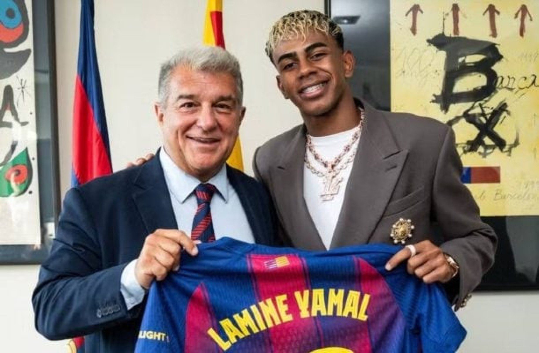 Yamal assume a camisa 10 do Barcelona e acerta renovação de contrato até 2031