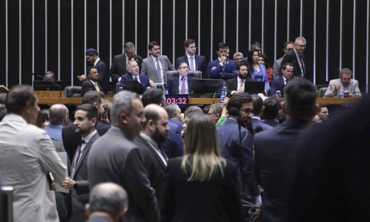 Ap&#243;s perder no STF, Motta imp&#245;e derrotas ao governo antes do recesso parlamentar