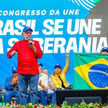 Família Bolsonaro é traidora do Brasil, dispara Lula