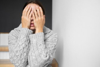 Sofrimento mental atinge mais meninas e jovens LGBTQIA+, aponta estudo