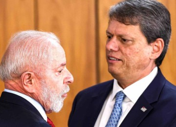 Genial/Quaest: Lula vence os Bolsonaros e empata com Tarcísio no segundo turno -  (crédito: Platobr Politica)