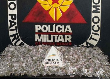 Operação apreendeu 1.213 porções de maconha envoltas em embalagens de plástico -  (crédito: Divulgação/PMMG)