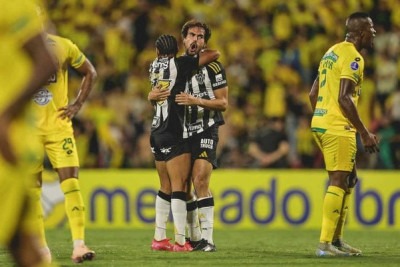 O Atlético enfim trouxe a primeira vitória brasileira nos playoffs da Sul-Americana. Na noite desta quinta-feira (17), o Galo, mesmo com um jogador a menos, bateu o Bucaramanga e saiu em vantagem na briga por uma vaga nas oitavas de final da competição. Confira como o Jogada10 avaliou os jogadores alvinegros. Foto: Pedro Souza/Atlético -  (crédito: Pedro Souza/Atlético)
