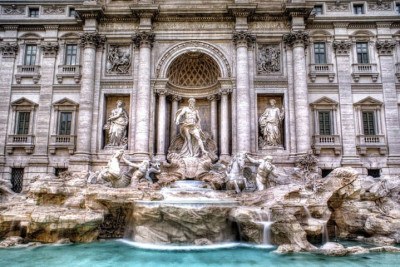A Fontana di Trevi é uma das maiores atrações turísticas não só de Roma como de toda a Itália.   Fontana di Trevi foi concluída em 1762. A construção da fonte começou em 1732, sob a direção do arquiteto italiano Nicola Salvi. 
 -  (crédito: picryl.com / domínio público)