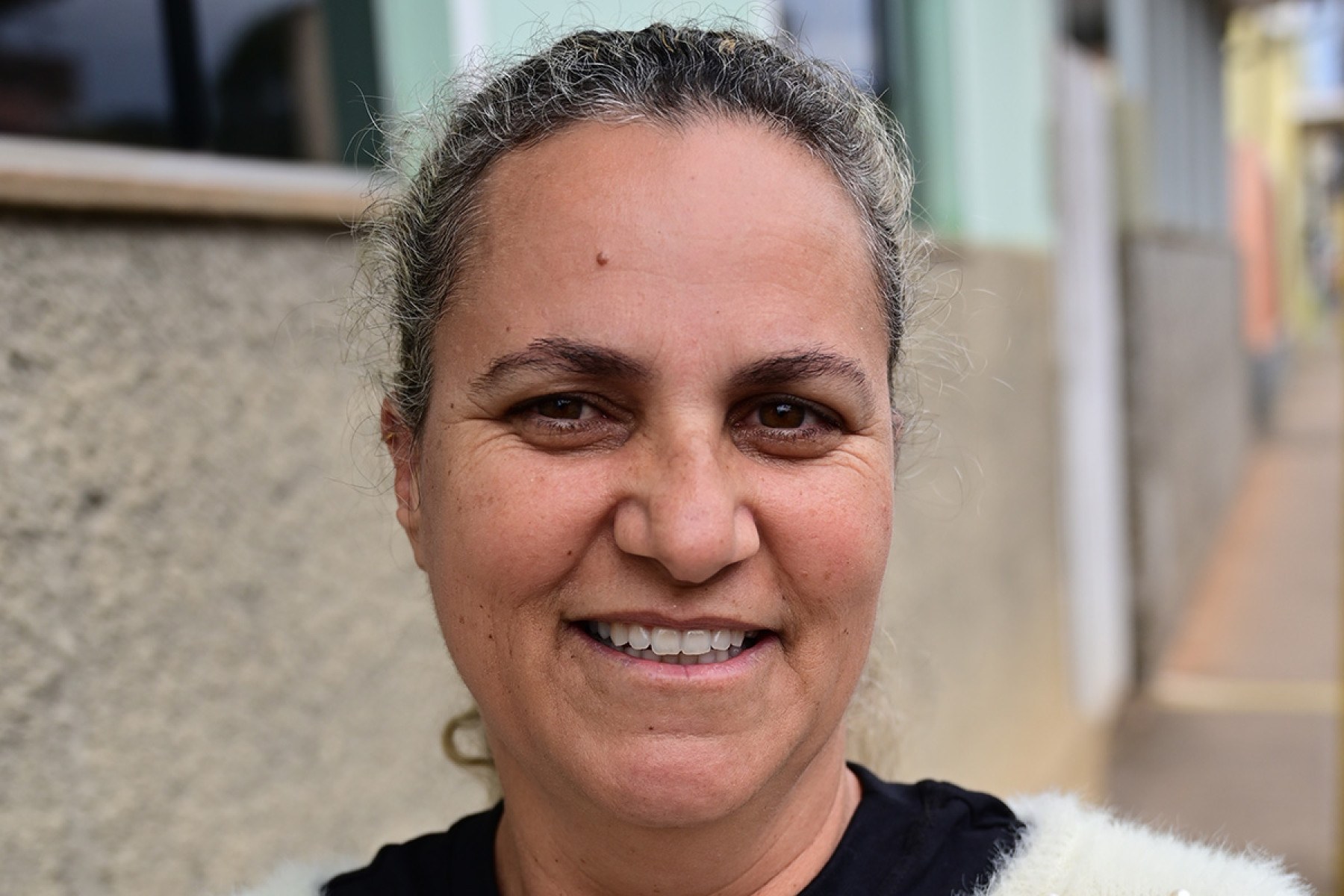 "Votei no Lula, mas o atual governo poderia melhorar um pouco mais, principalmente nas áreas da saúde e da educação", afirma Andréia Cristina, professora em Cristiano Otoni.-Leandro Couri/EM/D.A. Press