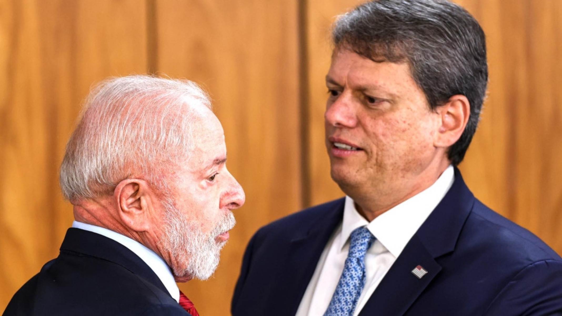 Genial/Quaest: Lula vence os Bolsonaros e empata com Tarcísio no segundo turno - Platobr Politica