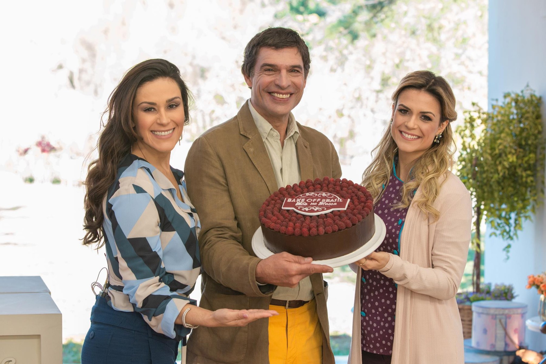3- Bake Off Brasil - Mão na Massa
No programa, confeiteiros amadores enfrentam desafios técnicos e criativos a cada semana, com o objetivo de impressionar os jurados e conquistar o título de melhor confeiteiro amador do país-Reprodução/SBT