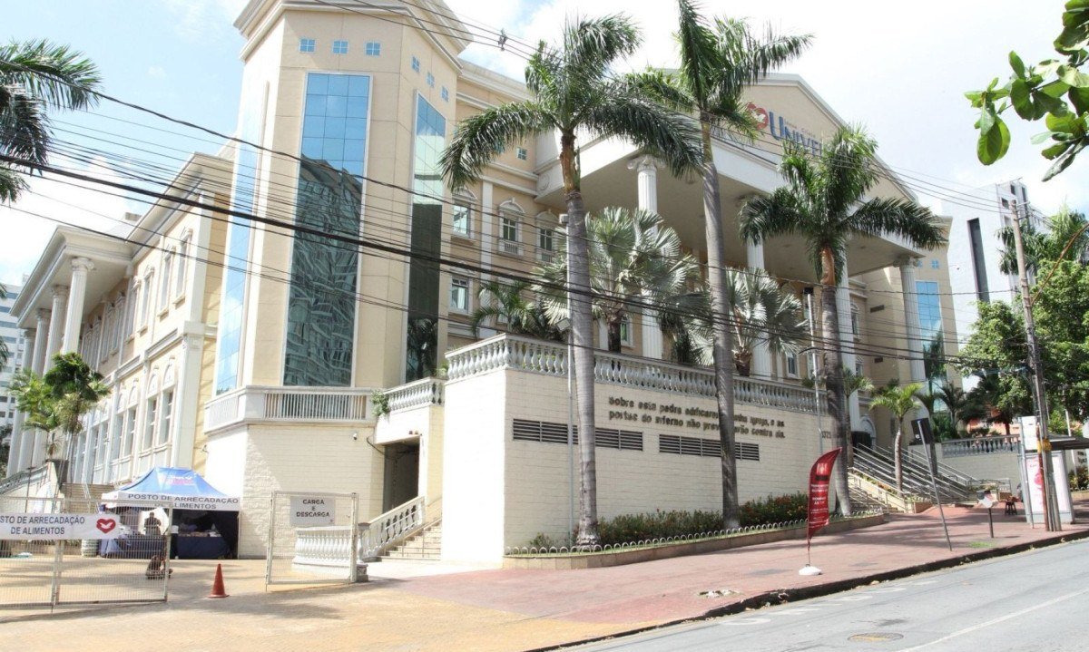 Os imóveis demolidos ficavam na rua Aimorés, ao lado da Catedral da Fé, templo da Universa -  (crédito: Edésio Ferreira /EM/D.A Press)