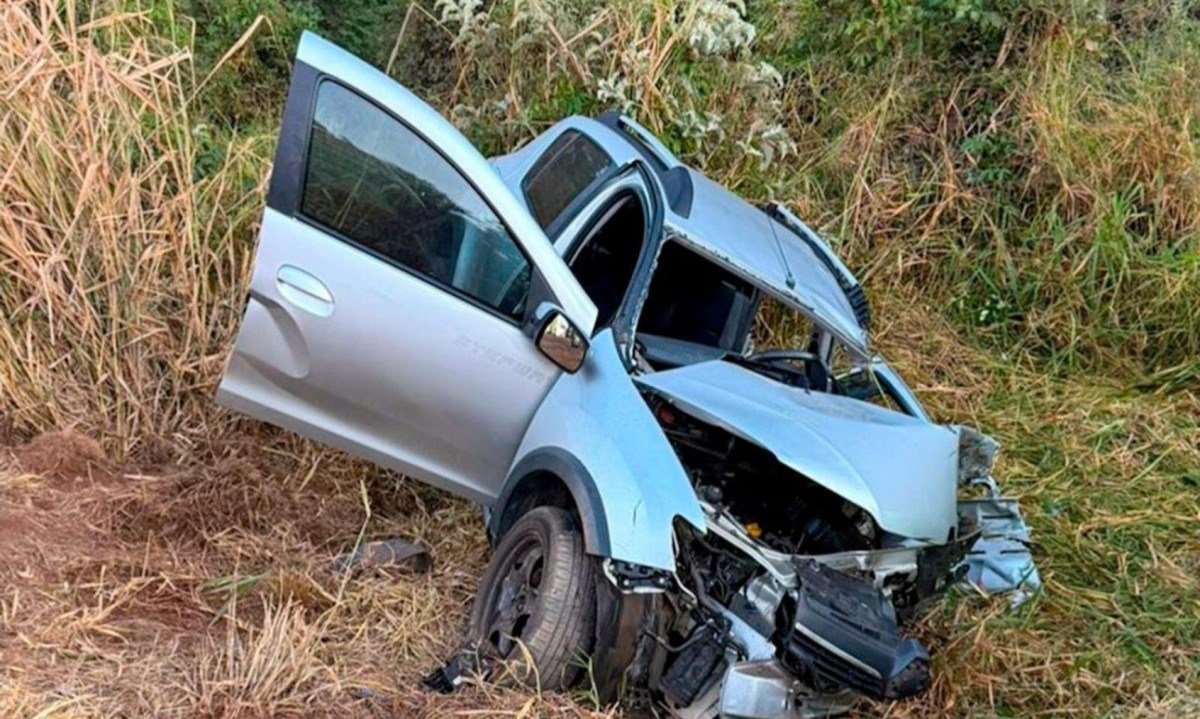 Segundo a Polícia Rodoviária Federal (PRF) de Bom Despacho, a sargento Aldaíza Bernardes da Silva Borges estava conduzindo carro na BR-262, sentido Triângulo Mineiro -  (crédito: PRF/ Divulgação)