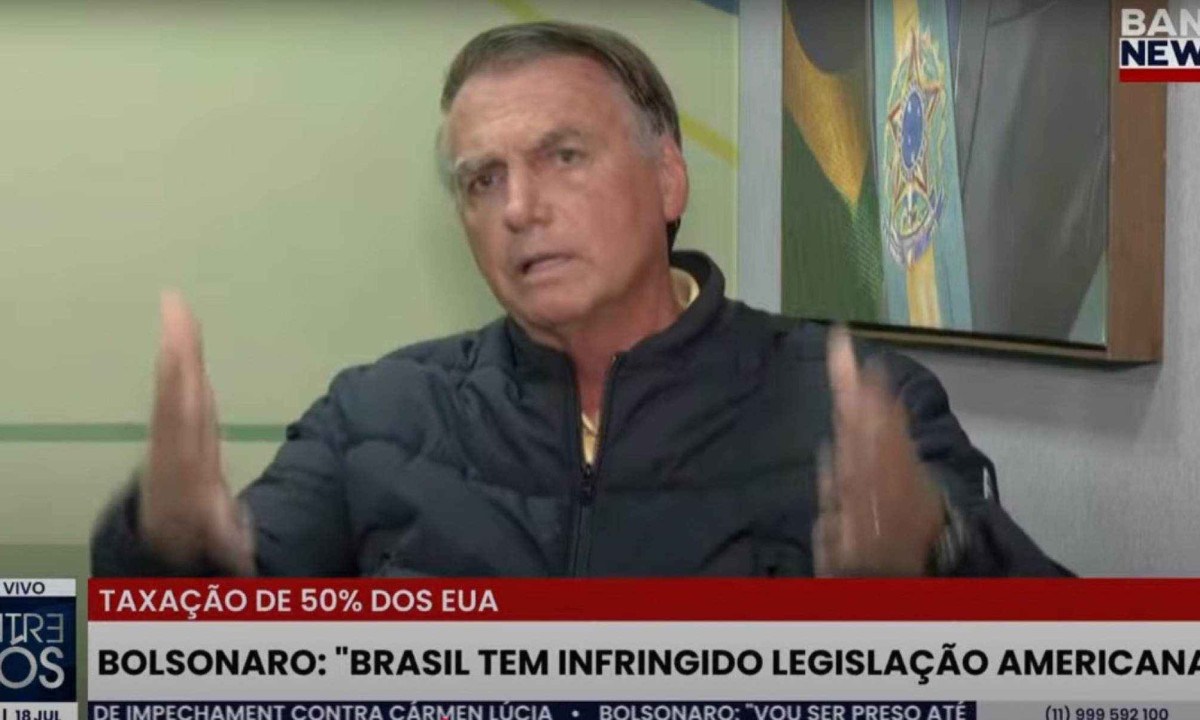 Ex-presidente Jair Bolsonaro revelou que a tornozeleira foi colocada na perna esquerda -  (crédito: Reprodução/Redes Sociais)