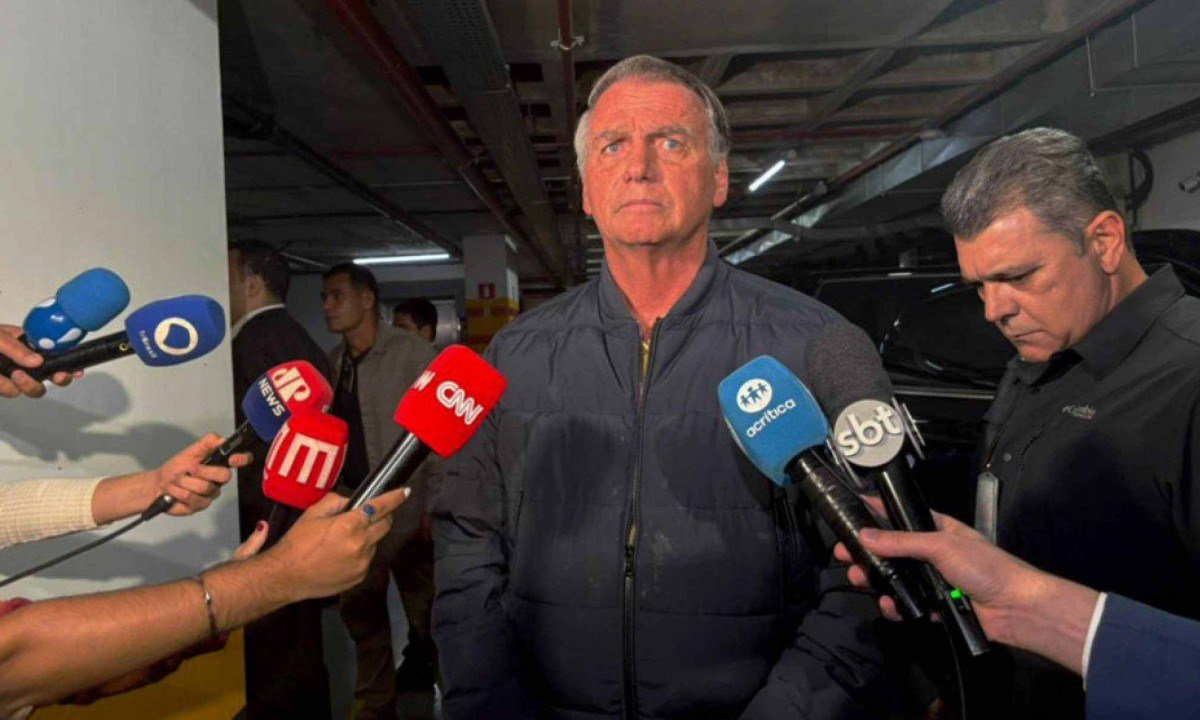 Com tornozeleira e poucas visitas: a primeira tarde de Bolsonaro sob restrições -  (crédito: Platobr Politica)