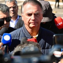 Defesa de Bolsonaro nega que ex-presidente tenha descumprido medidas - EVARISTO SA / AFP
