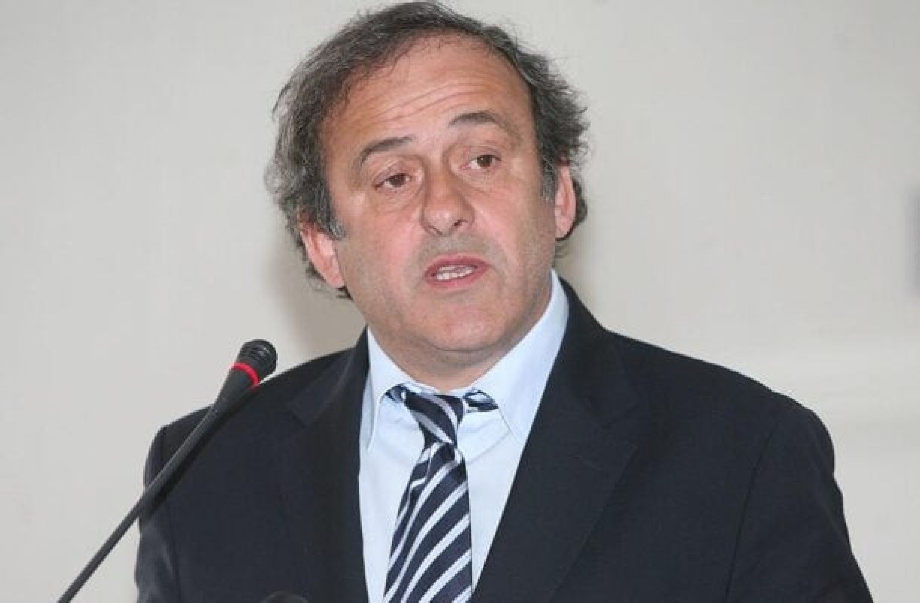 Platini tem residência invadida na França; cerca de 20 troféus são roubados