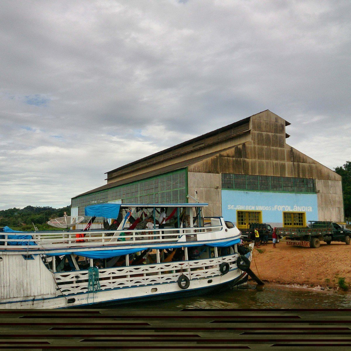  06/03/2015. Credito: Alexandre Guzanshe/EM/D.A Press. Brasil. Aveiro - PA. Fordlandia abandonada. Fordlandia e a denominacao dada a um vila criada em 1928, pelo empresario americano Henry Ford. A cidade pertence ao municipio de Aveiro e fica as margens do Rio Tapajos. Ford tinha a intencao de usar Fordlandia para abastecer suas empresas de latex, extraido de plantacao de seringueiras. Em 1945, depois de varias tentativas frustradas os executivos da Ford devolveram a vila de Fordlandia e suas construcoes ao governo brasileiro. 
      - Alexandre Guzanshe/EM/D.A Press. Brasil. Aveiro - PA. Fordlandia abandonada. Fordlandia e a denominacao dada a um vila criada em 1928, pelo empresario americano Henry Ford. A cidade pertence ao municipio de Aveiro e fica as margens do Rio Tapajos. Ford tinha a intencao de usar Fordlandia para abastecer suas empresas de latex, extraido de plantacao de seringueiras. Em 1945, depois de varias tentativas frustradas os executivos da Ford devolveram a vila de Fordlandia e suas construcoes ao governo brasileiro. 