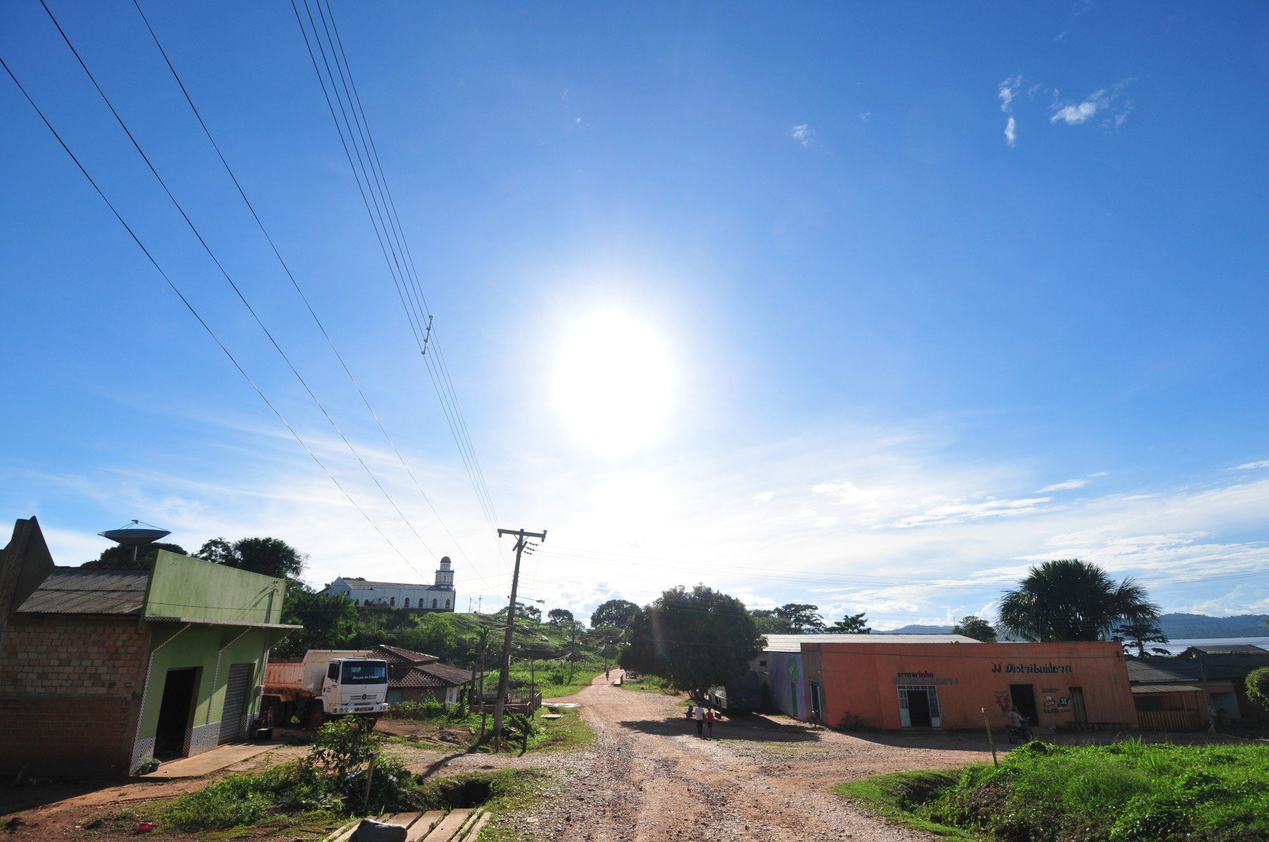  07/03/2015. Credito: Alexandre Guzanshe/EM/D.A Press. Brasil. Aveiro - PA. Fordlandia abandonada. Fordlandia e a denominacao dada a um vila criada em 1928, pelo empresario americano Henry Ford. A cidade pertence ao municipio de Aveiro e fica as margens do Rio Tapajos. Ford tinha a intencao de usar Fordlandia para abastecer suas empresas de latex, extraido de plantacao de seringueiras. Em 1945, depois de varias tentativas frustradas os executivos da Ford devolveram a vila de Fordlandia e suas construcoes ao governo brasileiro. 
      - Alexandre Guzanshe/EM/D.A Press. Brasil. Aveiro - PA. Fordlandia abandonada. Fordlandia e a denominacao dada a um vila criada em 1928, pelo empresario americano Henry Ford. A cidade pertence ao municipio de Aveiro e fica as margens do Rio Tapajos. Ford tinha a intencao de usar Fordlandia para abastecer suas empresas de latex, extraido de plantacao de seringueiras. Em 1945, depois de varias tentativas frustradas os executivos da Ford devolveram a vila de Fordlandia e suas construcoes ao governo brasileiro. 