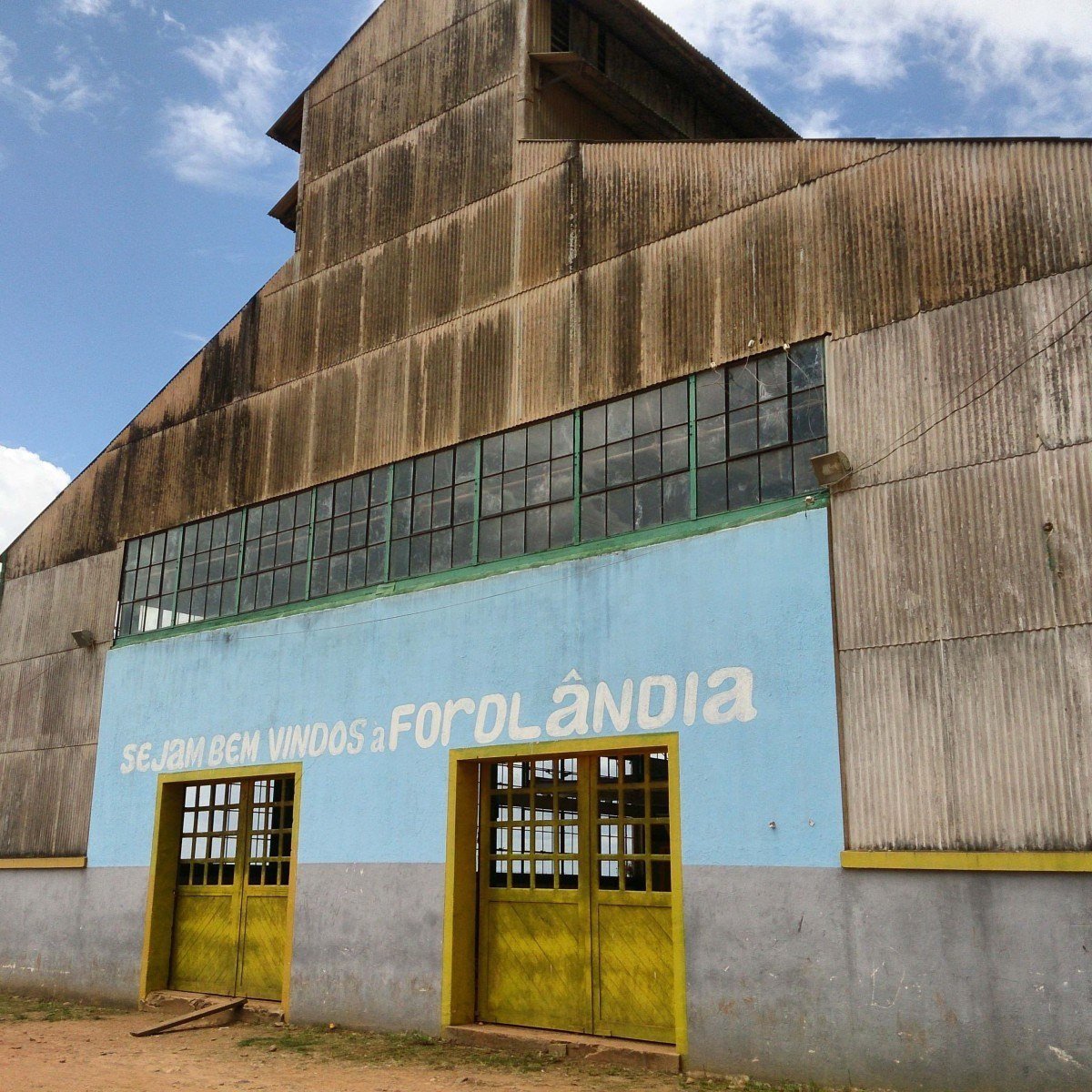  06/03/2015. Credito: Alexandre Guzanshe/EM/D.A Press. Brasil. Aveiro - PA. Fordlandia abandonada. Fordlandia e a denominacao dada a um vila criada em 1928, pelo empresario americano Henry Ford. A cidade pertence ao municipio de Aveiro e fica as margens do Rio Tapajos. Ford tinha a intencao de usar Fordlandia para abastecer suas empresas de latex, extraido de plantacao de seringueiras. Em 1945, depois de varias tentativas frustradas os executivos da Ford devolveram a vila de Fordlandia e suas construcoes ao governo brasileiro. 
      - Alexandre Guzanshe/EM/D.A Press. Brasil. Aveiro - PA. Fordlandia abandonada. Fordlandia e a denominacao dada a um vila criada em 1928, pelo empresario americano Henry Ford. A cidade pertence ao municipio de Aveiro e fica as margens do Rio Tapajos. Ford tinha a intencao de usar Fordlandia para abastecer suas empresas de latex, extraido de plantacao de seringueiras. Em 1945, depois de varias tentativas frustradas os executivos da Ford devolveram a vila de Fordlandia e suas construcoes ao governo brasileiro. 