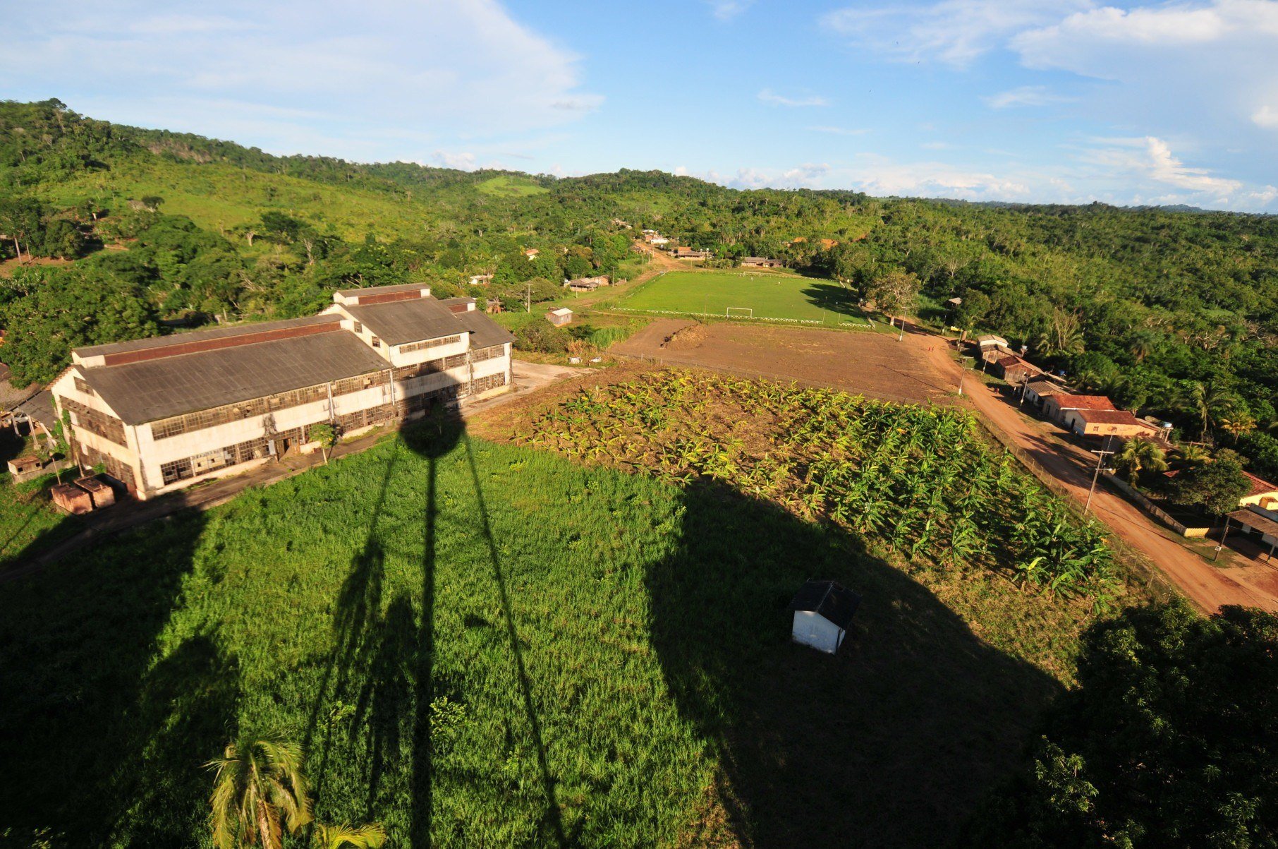  07/03/2015. Credito: Alexandre Guzanshe/EM/D.A Press. Brasil. Aveiro - PA Fordlandia e a denominacao dada a um vila criada em 1928 pelo empresario americano Henry Ford. Fordlanadia pertence ao municipio de Aveiro e fica as margens do Rio Tapajos. Ford tinha a intencao de usar Fordlandia para abastecer suas empresas de latex extraido de plantacao de seringueiras. Mas em 1945 depois de varias tentativas frustradas os executivos da Ford devolveram a vila de Fordlandia e suas construcoes ao governo brasileiro. 
      - Alexandre Guzanshe/EM/D.A Press
