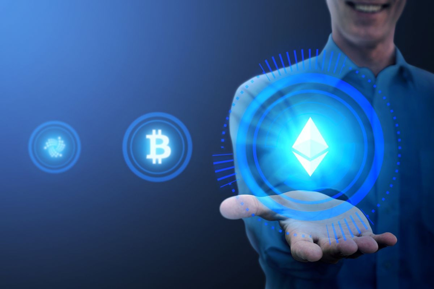 Investidores acompanham de perto os movimentos do Ethereum, que segue como base de projetos DeFi e NFTs Investidores acompanham de perto os movimentos do Ethereum, que segue como base de projetos DeFi e NFTs