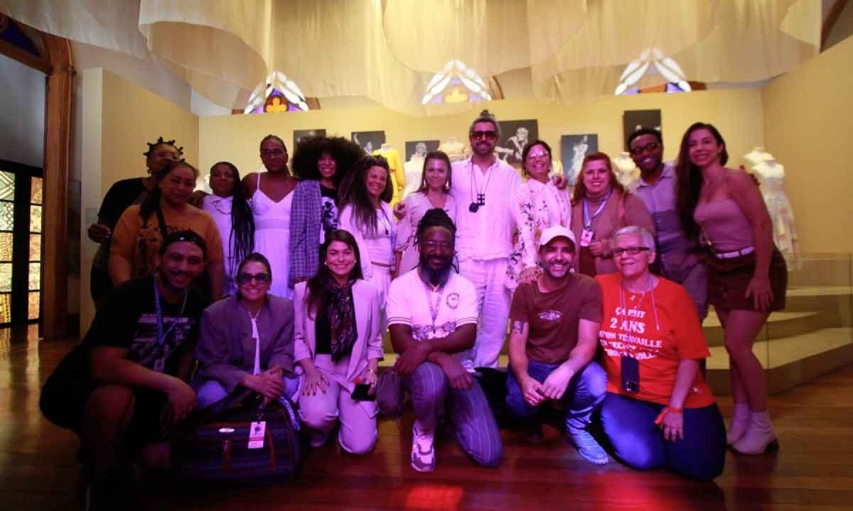 A equipe do musical 'Clara Nunes – A tal guerreira' no Museu da Moda de Belo Horizonte
 -  (crédito: Edésio Ferreira/EM/D.A Press)