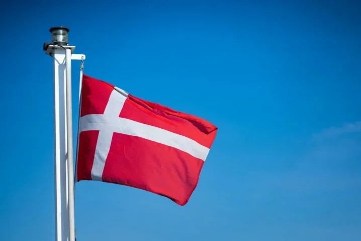 Conheça a cruz nórdica, presente nas bandeiras dos países da Escandinávia - John Unsplash