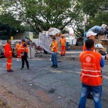 PBH retira catadores que ocupavam e acumulavam recicláveis em praça - PBH/Divulgação
