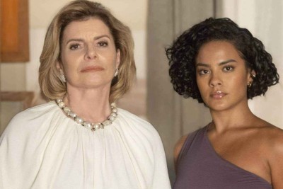 Odete Roitman (Debora Bloch) e FÃ¡tima (Bella Campos), as vilÃ£s de 'Vale Tudo' 
 -  (crédito: AngÃ©lica Goudinho/Globo)