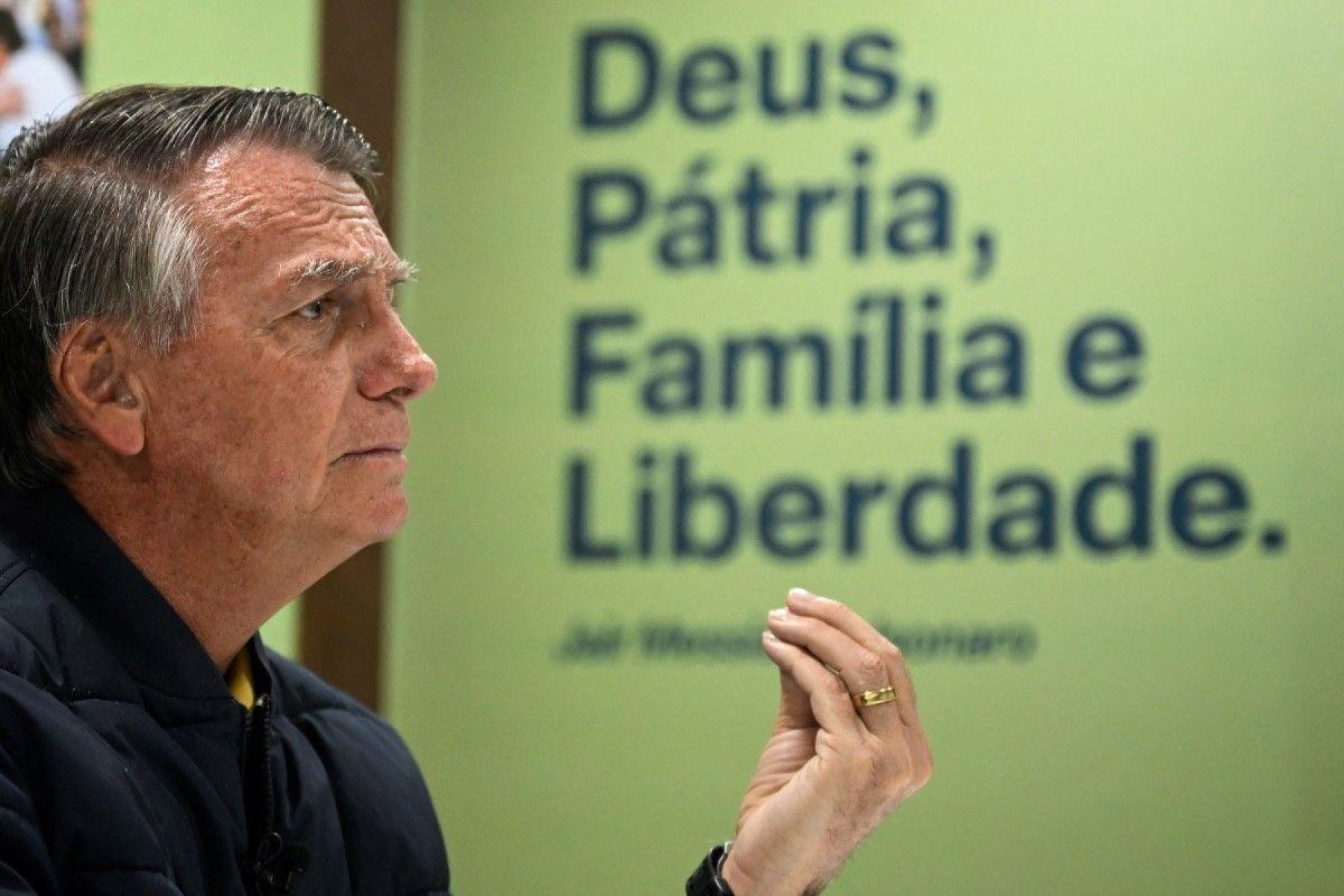 'Grande dia' x 'preso político': as reações às medidas contra Bolsonaro -  (crédito: Reprodução/X)