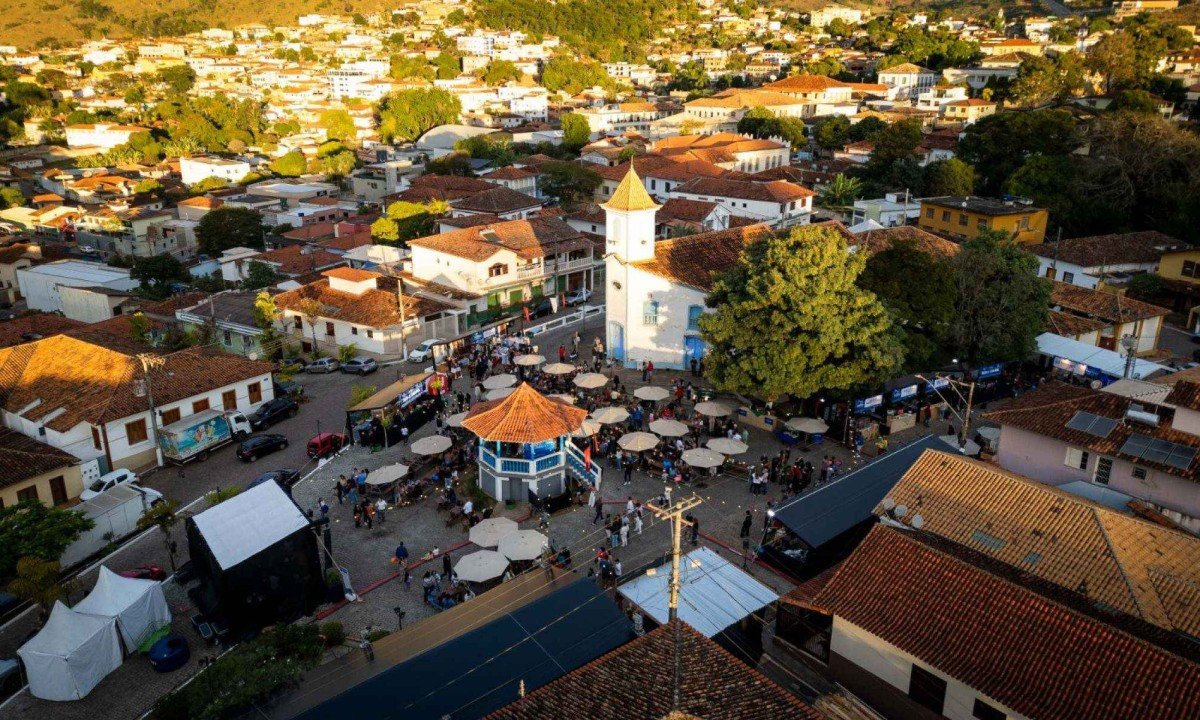 Em três dias de festa, quase 10 mil pessoas passaram pelo Largo do Rosário para comer, beber e assistir aos shows de música