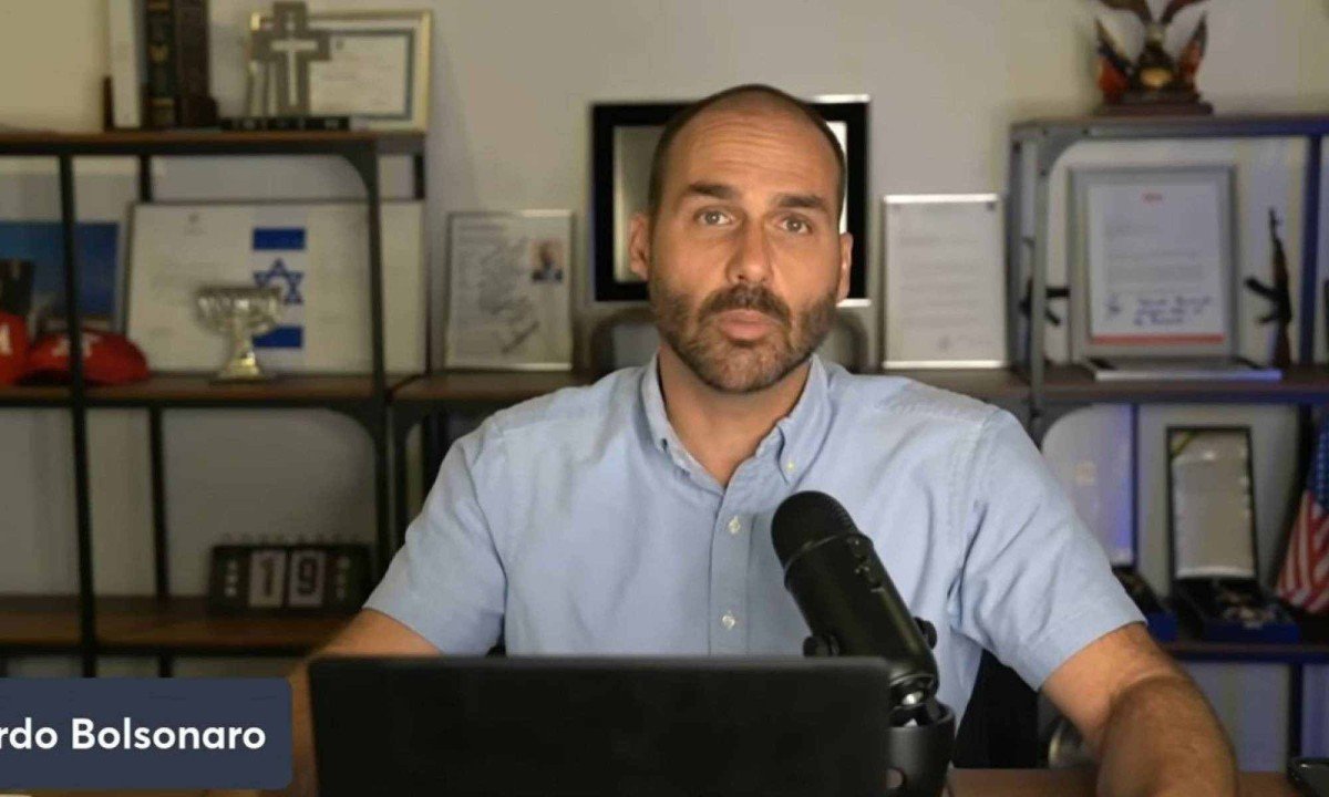 Deputado federal licenciado Eduardo Bolsonaro está nos Estados Unidos atuando para buscar sanções contra o ministro Alexandre de Moraes e o presidente Lula -  (crédito: Reprodução/Redes Sociais)