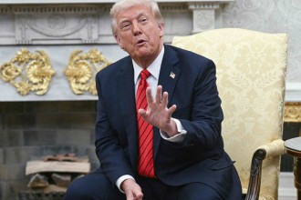 Trump participou de livro de aniversário de Epstein, diz The New York Times