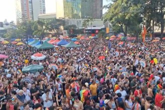 Políticos marcam presença na Parada do Orgulho LGBTQIAPN+ 2025 de BH