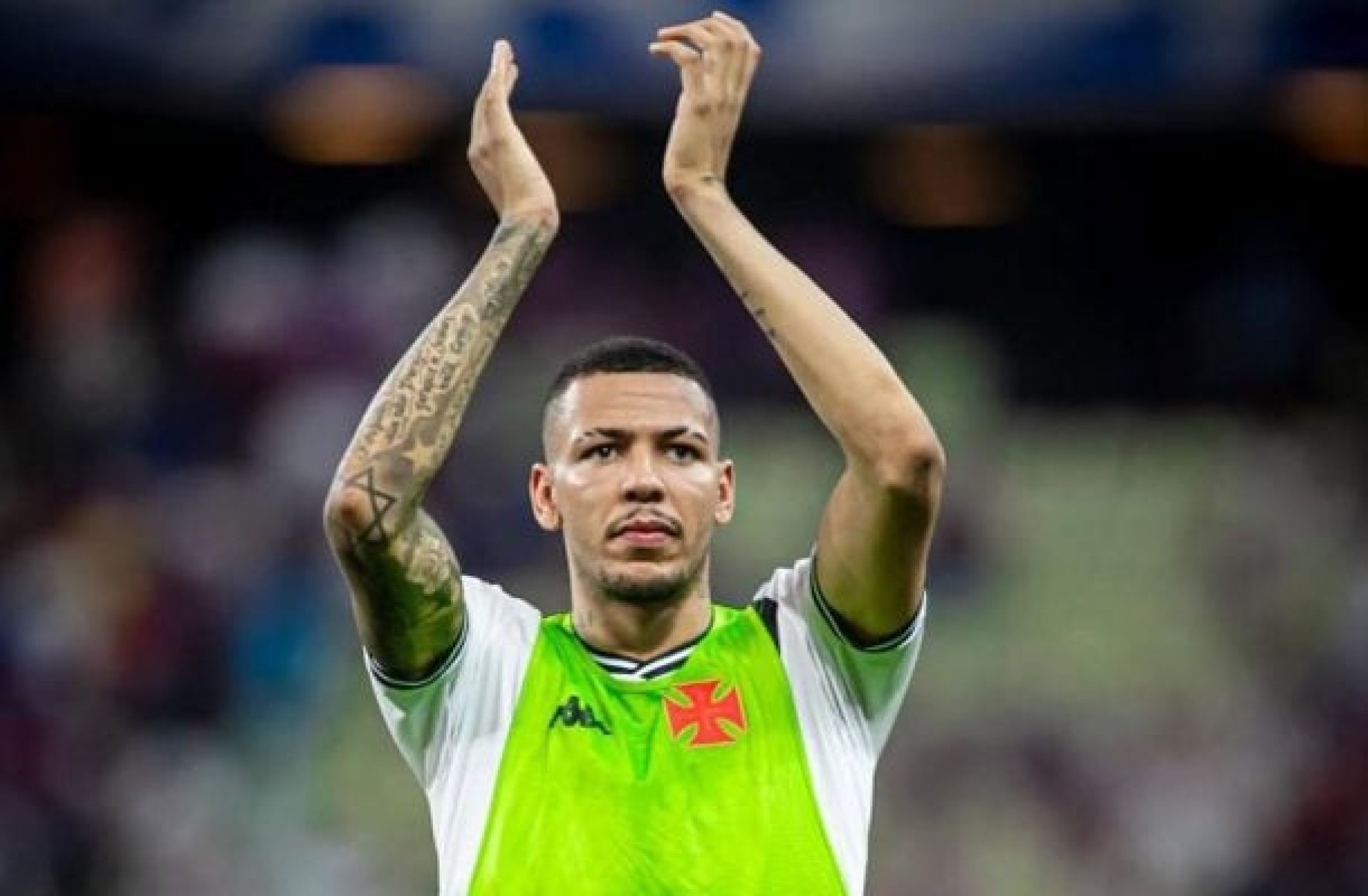 Com passagem curta no Vasco, atacante Clayton se despede do clube Com passagem curta no Vasco, atacante Clayton se despede do clube
