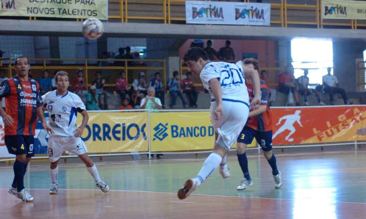 Antes chamado de futebol de salão, o futsal mineiro é rico em histórias - (crédito: Jackson Romanelli/EM/D.A Press – 15/5/10) Antes chamado de futebol de salão, o futsal mineiro é rico em histórias - (crédito: Jackson Romanelli/EM/D.A Press – 15/5/10)