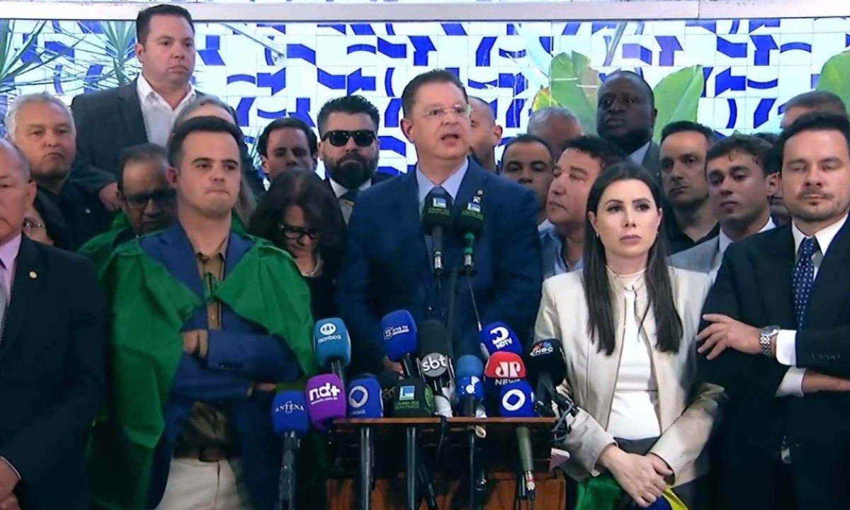 S&oacute;stenes Cavalcante e outros pol&iacute;ticos de oposi&ccedil;&atilde;o concederam coletiva nesta segunda-feira -  (crédito: Reprodu&ccedil;&atilde;o/YouTube)