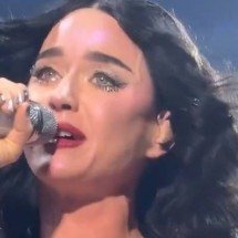 Katy Perry chora em show dias após separação do ator Orlando Bloom - Reprodução/TikTok