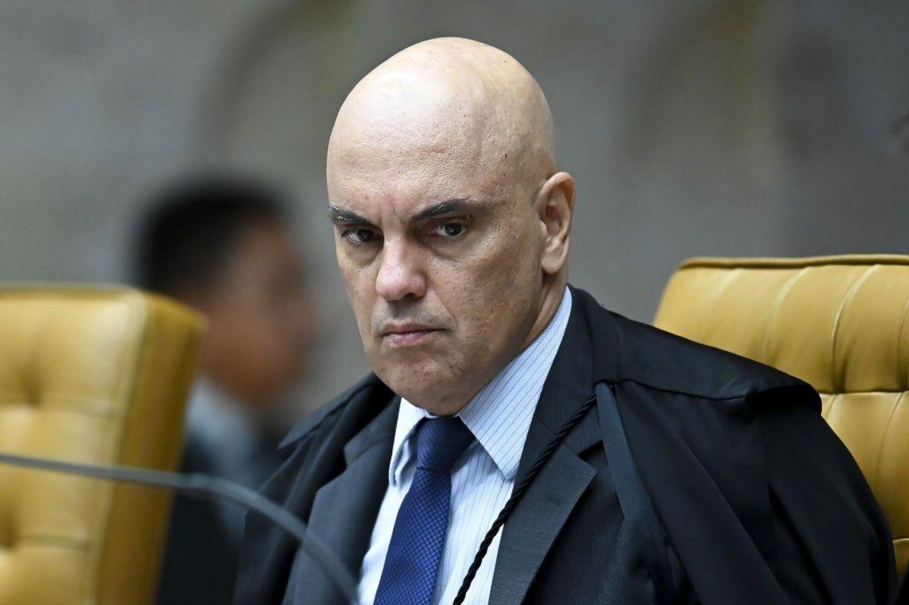 Moraes ameaça Bolsonaro de prisão se entrevistas dele forem publicadas em redes sociais