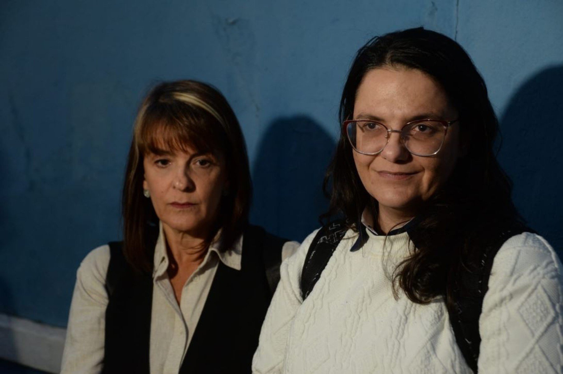 Jane Teixeira e Emeline Mati, se despedem da colega de trabalho de Soraya, professora encontrada morta em Vespasiano-Tulio Santos/EM/D.A.Press